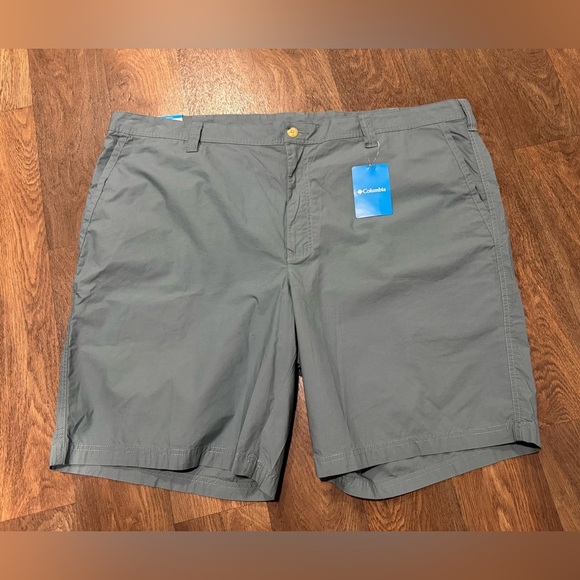 Columbia Washed Out Mens Cotton Shorts Size 48x10 Gray Flat Front Casual - Picture 9 of 9